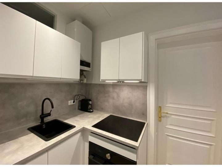 Design Apartment In A Former Monastery Vienna Exterior photo